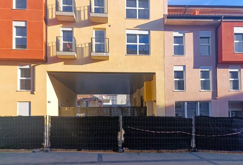 El PSOE denuncia que medio año después del sorteo de La Merced las viviendas siguen vacías y las familias esperando