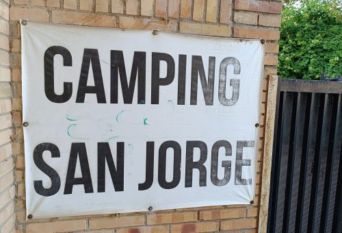 El PSOE denuncia el «fracaso estrepitoso» de la gestión de Lorena Orduna en el camping San Jorge: cerrado en plena temporada y sin contrato